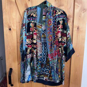 Gorgeous 100% silk layer, size L